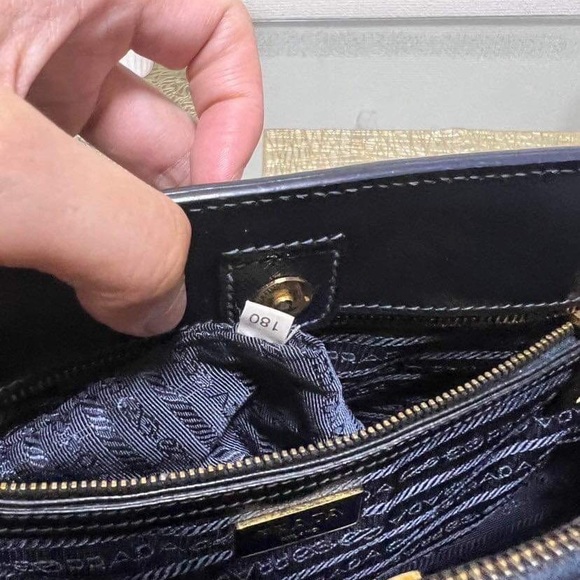 Prada handbag - Picture 3 of 7